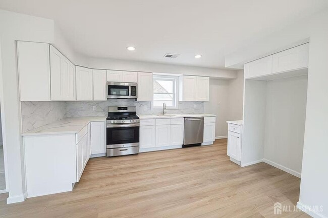 property at 17 1/2 Thomas St