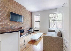 East 87th Street in New York, NY - Building Photo - Building Photo