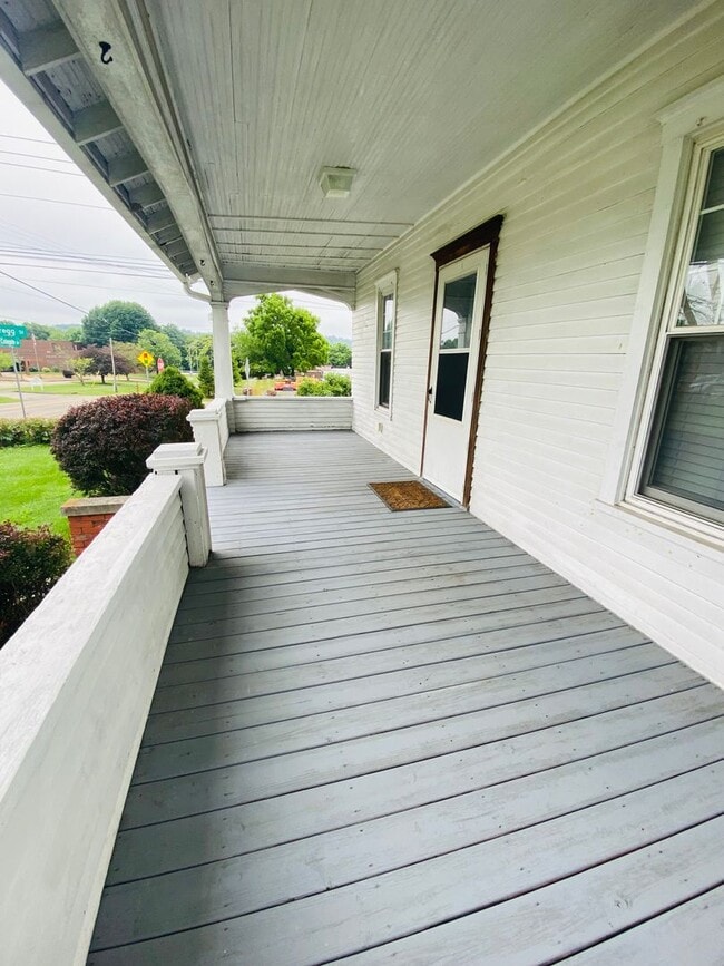 1512 Colegate Dr in Marietta, OH - Building Photo - Building Photo