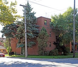 44 Dunsmure Rd in Hamilton, ON - Building Photo - Building Photo