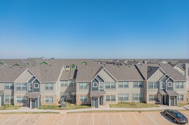 The Lofts at Valencia in Edmond, OK - Foto de edificio - Building Photo