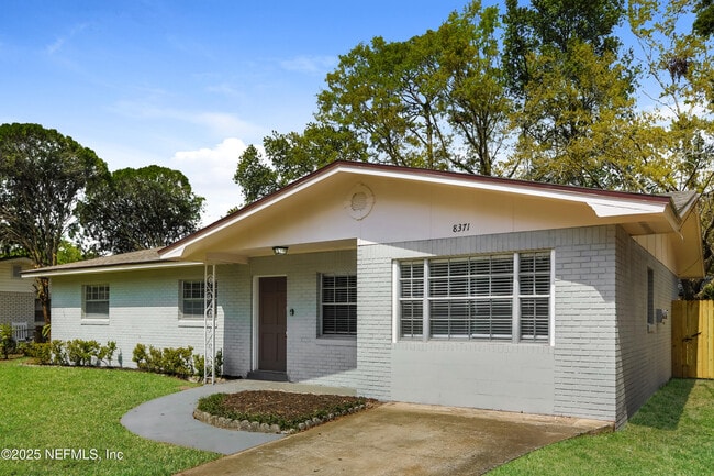8371 Fury Dr in Jacksonville, FL - Building Photo - Building Photo