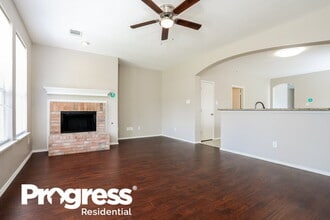 4405 Crystal Ln in Garland, TX - Foto de edificio - Building Photo