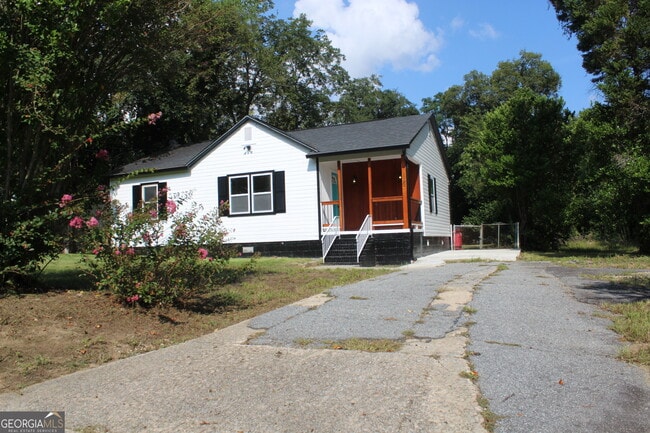 1060 Cypress Dr in Macon, GA - Building Photo - Building Photo