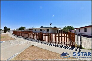 10324 Newport Dr in El Paso, TX - Building Photo