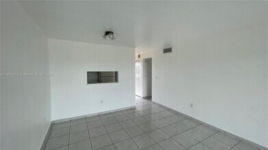 9455 W Flagler St in Miami, FL - Building Photo - Building Photo
