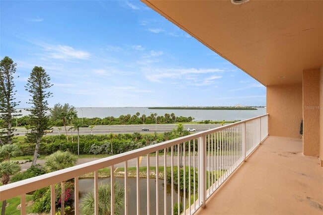7430 Sunshine Skyway Ln S in St. Petersburg, FL - Building Photo - Building Photo
