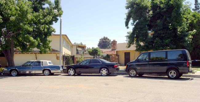 729 N Palmetto Ave in Ontario, CA - Foto de edificio - Building Photo