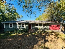 700 E Edna St in Fayetteville, AR - Building Photo