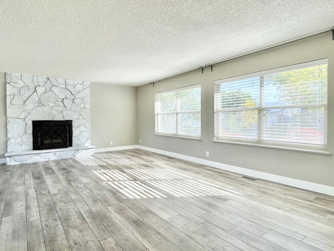 650 Oak Dr in North Salt Lake, UT - Building Photo - Building Photo