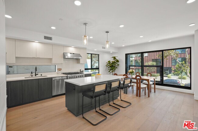 715 N Alfred St in West Hollywood, CA - Building Photo - Building Photo