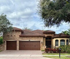 3530 NW 87th Ave in Hollywood, FL - Building Photo