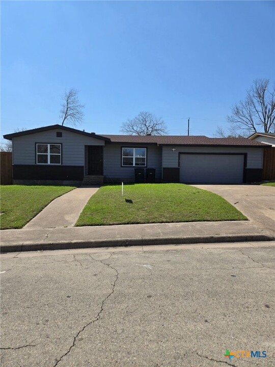 209 W Victory Ave in Temple, TX - Building Photo