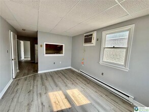 210 S Main St in Pen Argyl, PA - Building Photo - Building Photo