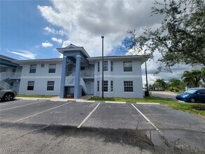 8313 Bernwood Cove Loop, Unit 1211 in Ft. Myers, FL - Building Photo - Building Photo