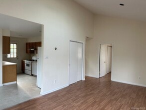 15 Manhasset Ave in Port Washington, NY - Building Photo - Building Photo