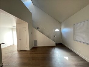 5187 Greene Ln in Las Vegas, NV - Foto de edificio - Building Photo