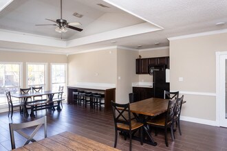 Summer Bend in Irving, TX - Foto de edificio - Interior Photo