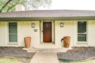 35 Lincolnshire Cir in Bedford, TX - Building Photo - Building Photo