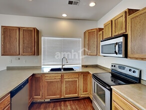 5561 N Lisbon St in Denver, CO - Building Photo - Building Photo