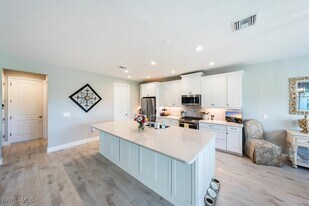 4016 Pegasus Wy in Naples, FL - Building Photo