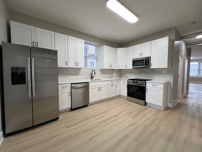 3640 W Fullerton Ave