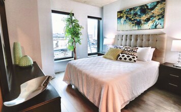 1001 W Addison St in Chicago, IL - Building Photo - Building Photo