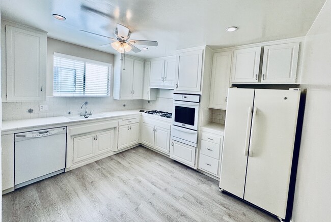 2714 W Clark Ave