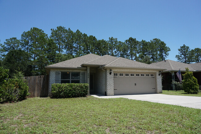 204 January Ct in Crestview, FL - Building Photo - Building Photo