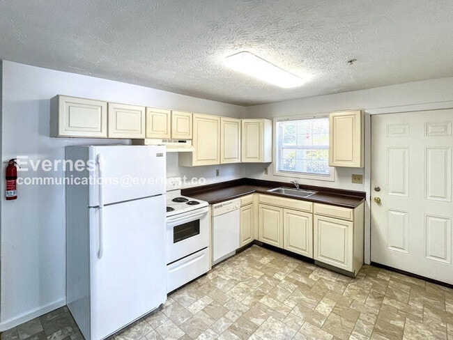 property at 2 Bob Cat Ct