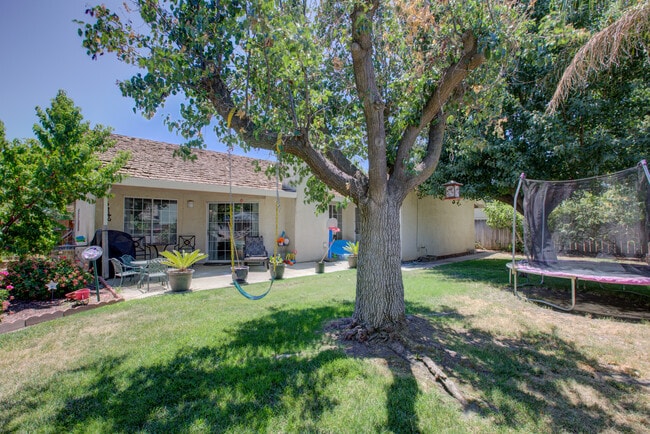 1061 E Donna Dr in Merced, CA - Building Photo - Building Photo
