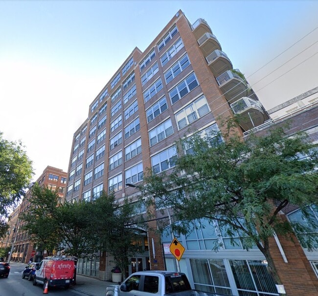 property at 933 W Van Buren St