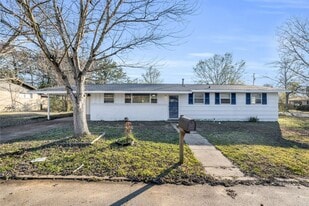 2105 Wayne Dr in Tupelo, MS - Building Photo