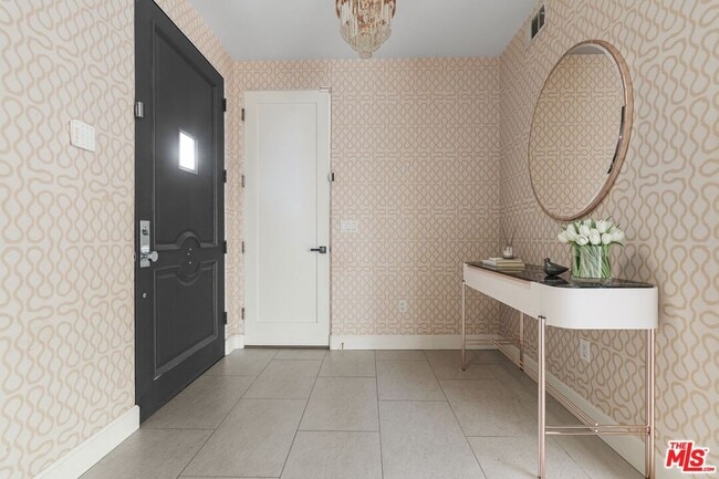 1745 S Barrington Ave in Los Angeles, CA - Building Photo - Building Photo