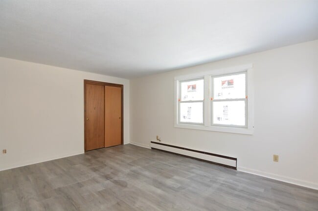 3 Holly Ln in Londonderry, NH - Building Photo - Building Photo