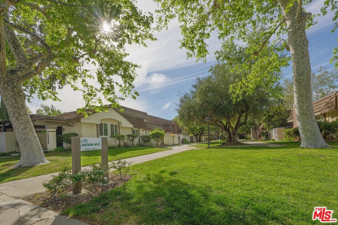 10415 Larwin Ave in Los Angeles, CA - Building Photo