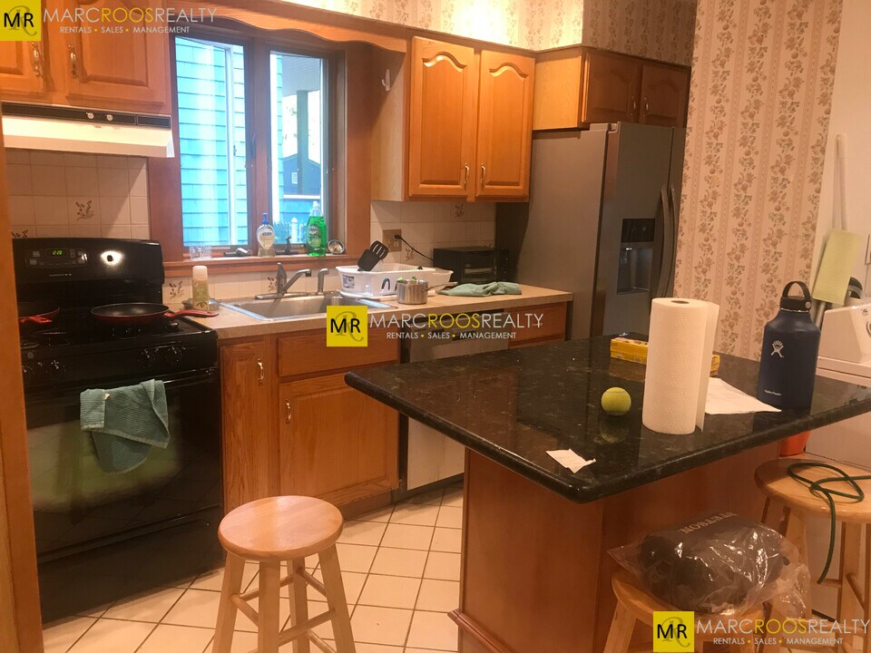 24 Chetwynd Rd, Unit 1 in Somerville, MA - Building Photo