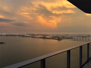 700 NE 24th St, Unit 3304 in Miami, FL - Building Photo - Building Photo