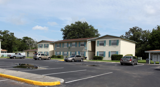 Mill Creek Manor in Jacksonville, FL - Building Photo - Building Photo