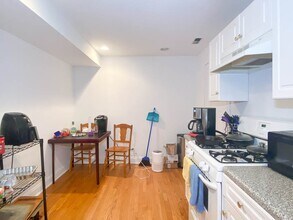 922 W Addison St, Unit 6H in Chicago, IL - Building Photo - Building Photo