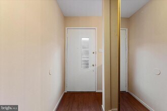 2337 Glade Bank Way in Reston, VA - Building Photo - Building Photo