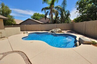 1123 E Constitution Dr in Gilbert, AZ - Foto de edificio - Building Photo