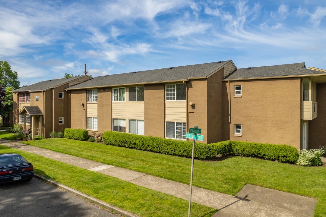 The Ellington Apartments in Portland, OR - Building Photo