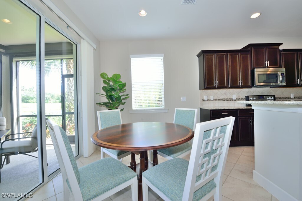 10271 Glastonbury Cir in Ft. Myers, FL - Building Photo