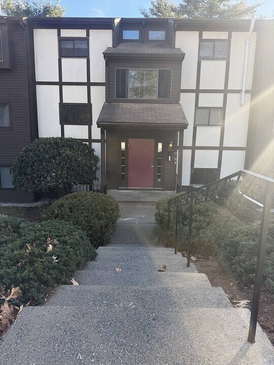 83 Highwood Dr, Unit 83 in Franklin, MA - Building Photo