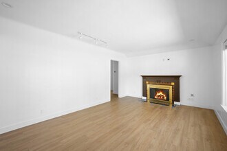2930 Mayfield Ave in La Crescenta, CA - Foto de edificio - Building Photo