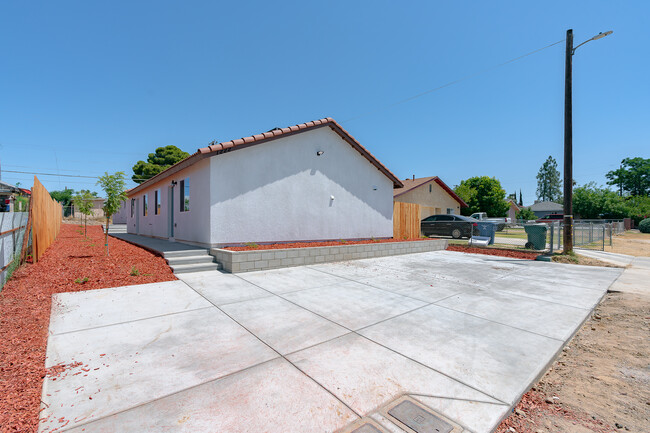 1222 Jeffrey st in Bakersfield, CA - Foto de edificio - Building Photo