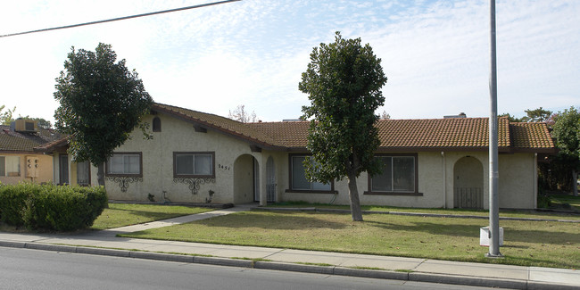 2445-2451 N Winton Way in Atwater, CA - Building Photo - Building Photo