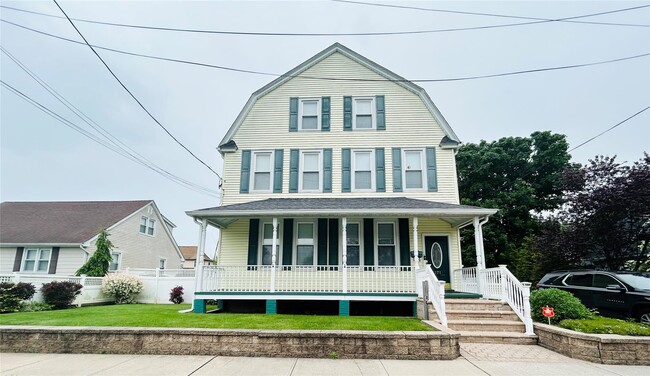 property at 171 N 5th St