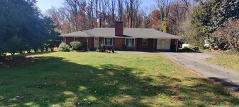 3735 Woodside Ave in Lynchburg, VA - Building Photo